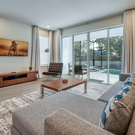 Pleasant Townhome With Private Pool Near Disney